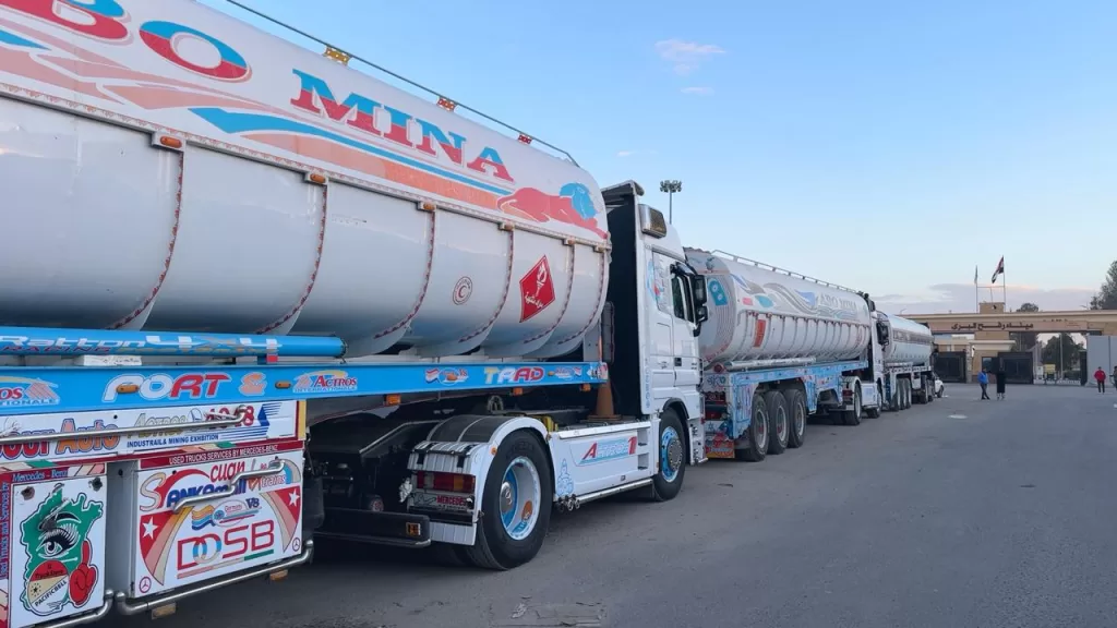 الهلال الأحمر يدفع بأكثر من 280 ألف سلة غذائية و 55 ألف قطعة ملابس شتوية إلى الأشقاء فى غزة 9 - جريدة المساء