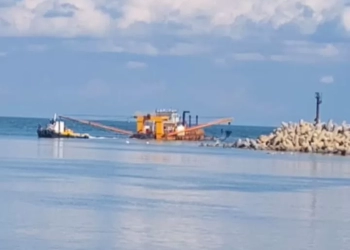 محافظ كفرالشيخ يعلن بدء أعمال تكريك وتعميق مدخل ميناء البرلس البحري والمجرى الملاحي 29 - جريدة المساء