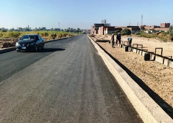 تنفيذ 75 % من مشروع الرصف بالطريق الرابط بين كوبرى أبو السلاسل ومزلقان النجاجرة بمركز كوم أمبو بتكلفة 19 مليون جنيه 25 - جريدة المساء