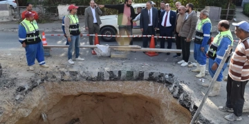 اللواء رمضان يتابع إصلاح هبوط مفاجئ بـ "الشارع التجاري" في الإسماعيلية 2 - جريدة المساء اللواء رمضان يتابع إصلاح هبوط مفاجئ بـ "الشارع التجاري" في الإسماعيلية 1 - جريدة المساء