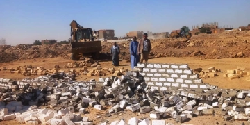 إزالة فورية فى المهد لحالات تعدى على أراضى أملاك الدولة بمدن أسوان ودراو والبصيلية 1 - جريدة المساء