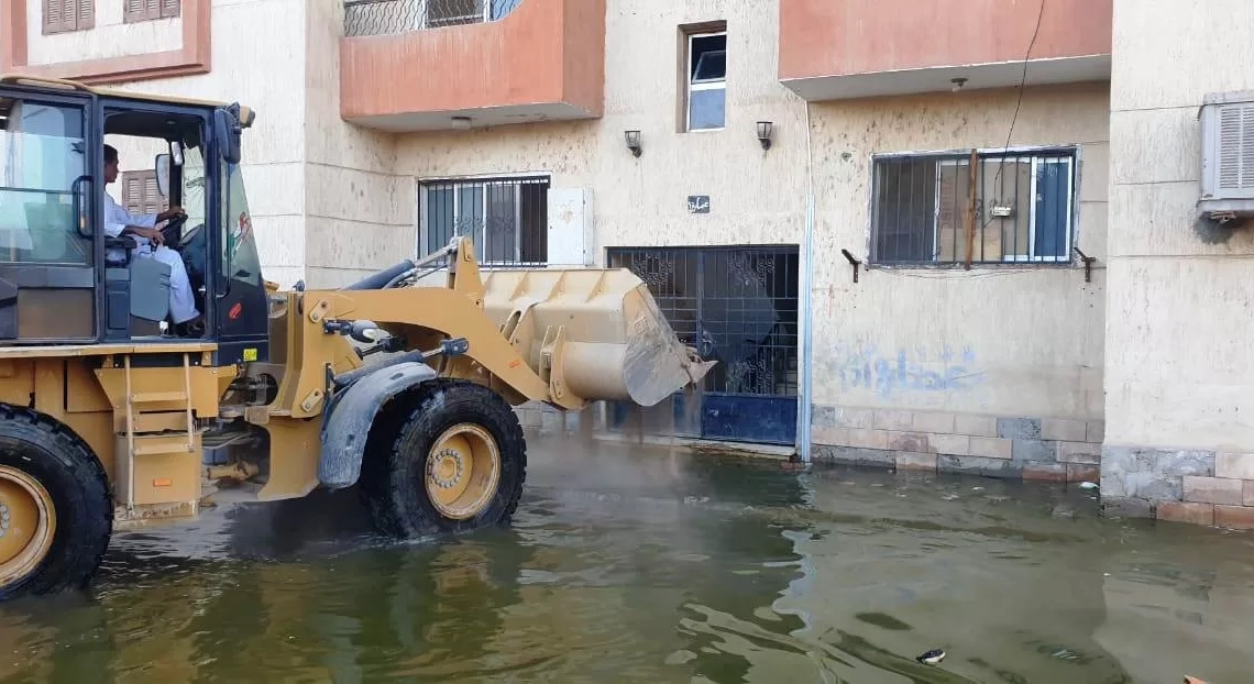 تنفيذ أعمال ردم برك المياه و التعليه أمام 12 عمارة في دراو 18 - جريدة المساء