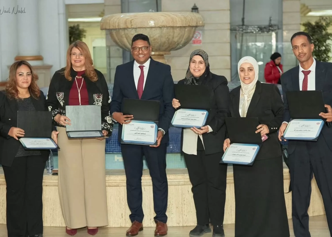 وزير الصحة يكرّم عددًا من قيادات وكوادر مديرية الصحة بالبحر الأحمر في يوم الوفاء 18 - جريدة المساء