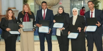 وزير الصحة يكرّم عددًا من قيادات وكوادر مديرية الصحة بالبحر الأحمر في يوم الوفاء 1 - جريدة المساء