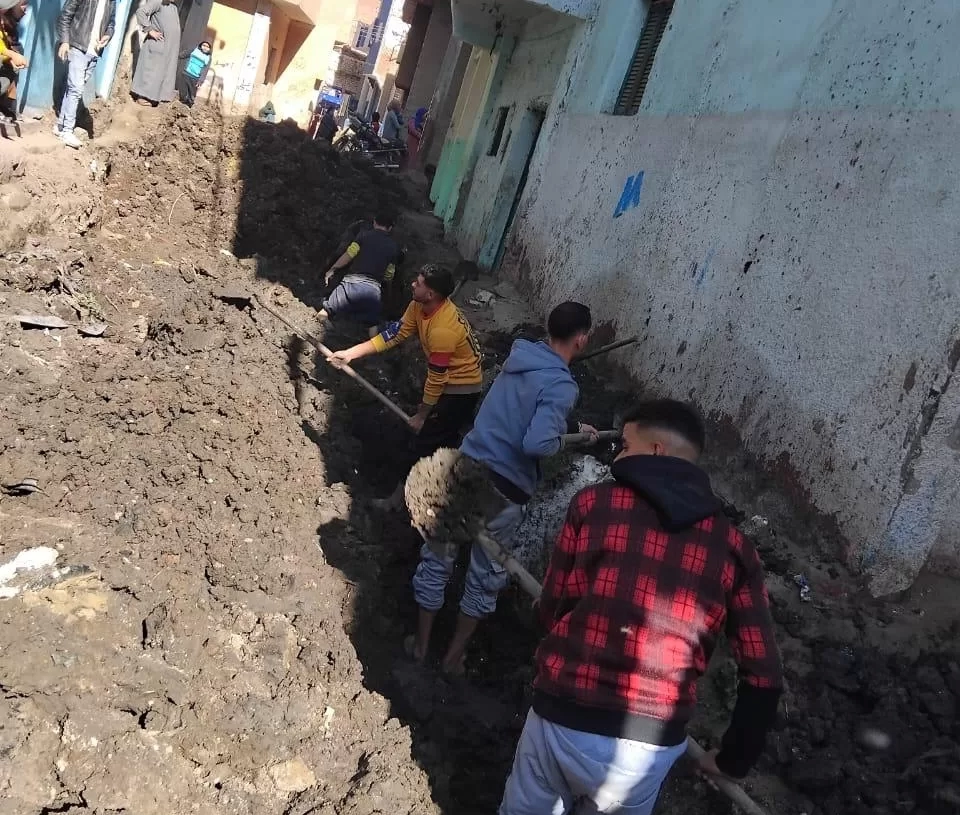 محافظ المنيا يؤكد أولوية الخدمات الحيوية ويوجه بسرعة إنهاء مشروعات الصرف الصحى بمبادرة «حياة كريمة» 19 - جريدة المساء