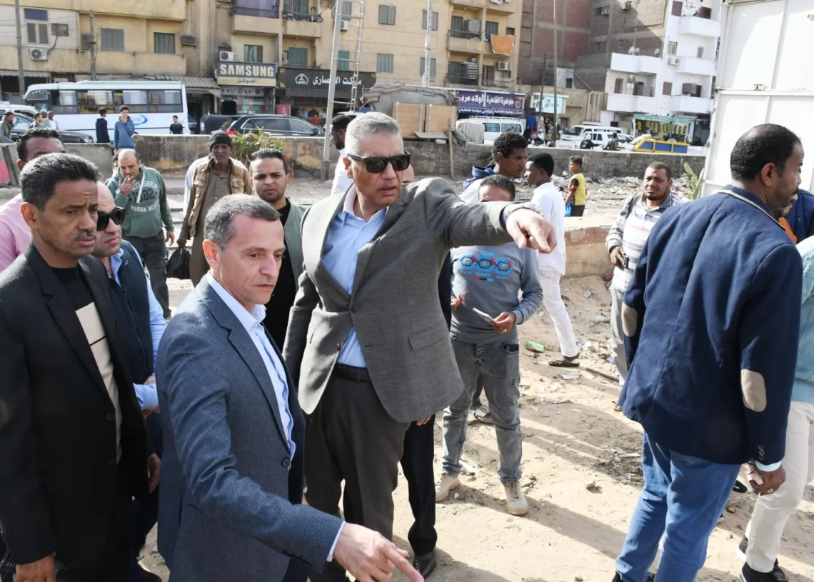 محافظ أسوان يتفقد نقاط العبور المؤقتة بمزلقان السيل القديم 19 - جريدة المساء