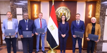 وزيرة التضامن تكرم الفائزين بجوائز مصر للتميز الحكومى 2 - جريدة المساء وزيرة التضامن تكرم الفائزين بجوائز مصر للتميز الحكومى 1 - جريدة المساء