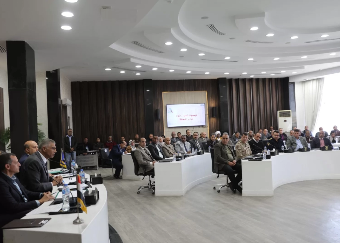 محافظ أسوان يوجه بتكثيف الرقابة على الأسواق لضبط الأسعار وحماية المواطنين 19 - جريدة المساء