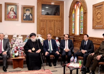محافظ الإسماعيلية يزور الكنائس مؤكداً وحدة المصريين في عيد الميلاد 31 - جريدة المساء