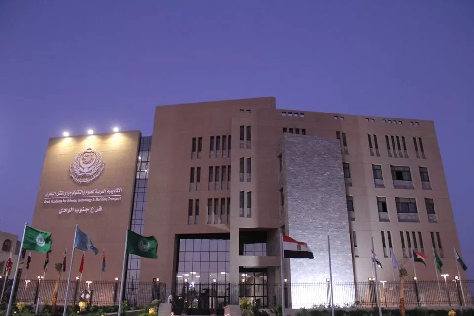 محافظ أسوان يهنيء مدير فرع جنوب الوادى بالأكاديمية العربية بمنصبه الجديد 19 - جريدة المساء