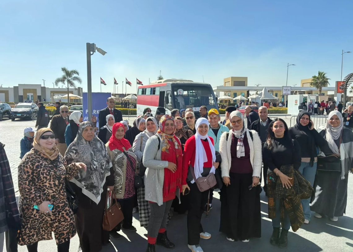 التضامن تنظم زيارات لعدد من دور المسنين لمعرض الكتاب 19 - جريدة المساء