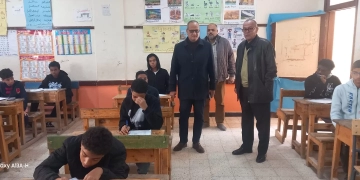 وكيل تعليم أسوان يتابع امتحانات الشهادة الإعدادية بلجنة نجيب محفوظ..ويتفقد لجان تقدير الدرجات 1 - جريدة المساء