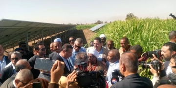 محافظ البنك المركزى ووزير الزراعة ومحافظ أسوان يتفقدون عددا من المشروعات التنموية بنصر النوبة 1 - جريدة المساء