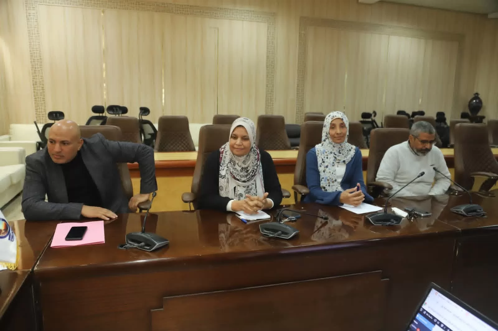 رئيس جامعة قنا يناقش إنشاء الموقع الإلكتروني الرسمي للجامعة 25 - جريدة المساء