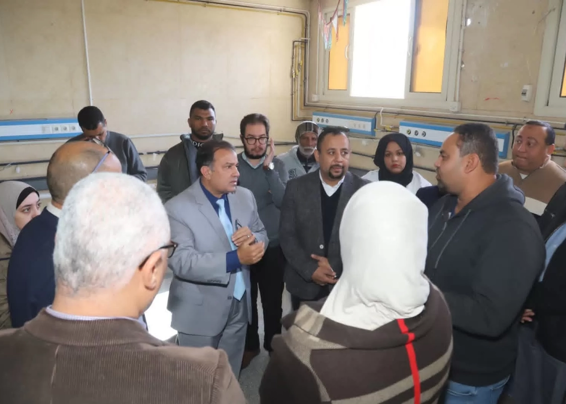 رئيس جامعة قنا يتفقد وحدة الغسيل الكلوي بمستشفى الحرم الجامعي 19 - جريدة المساء