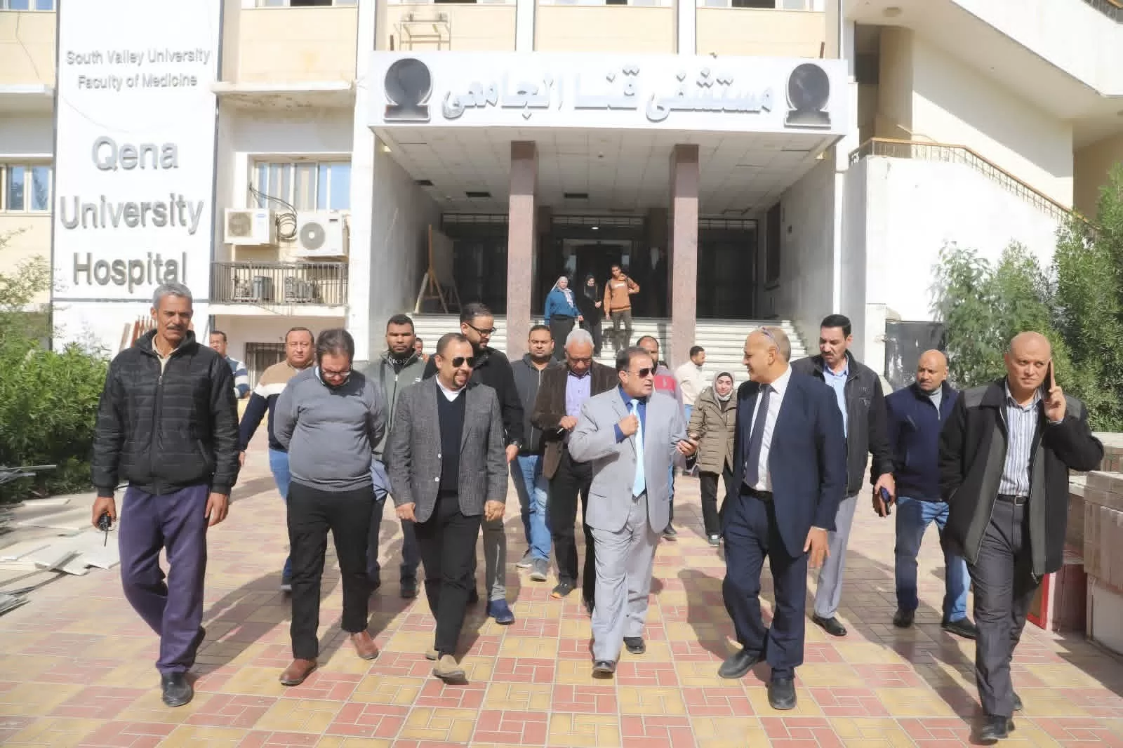 رئيس جامعة قنا يتفقد وحدة الغسيل الكلوي بمستشفى الحرم الجامعي 23 - جريدة المساء