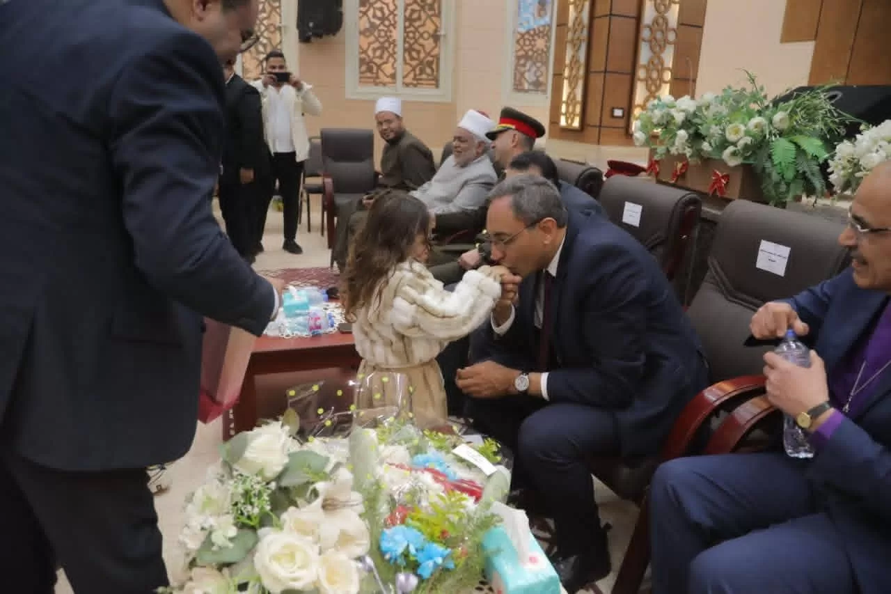 محافظ قنا يهنئ الأقباط باحتفالات عيد الميلاد بمطرانية الأرثوذكس 29 - جريدة المساء