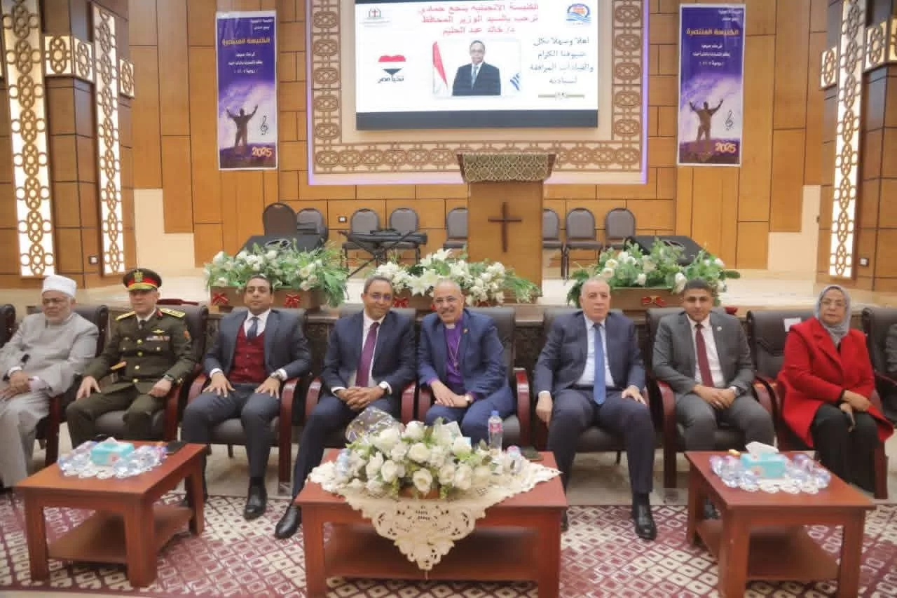 محافظ قنا يهنئ الأقباط باحتفالات عيد الميلاد بمطرانية الأرثوذكس 39 - جريدة المساء