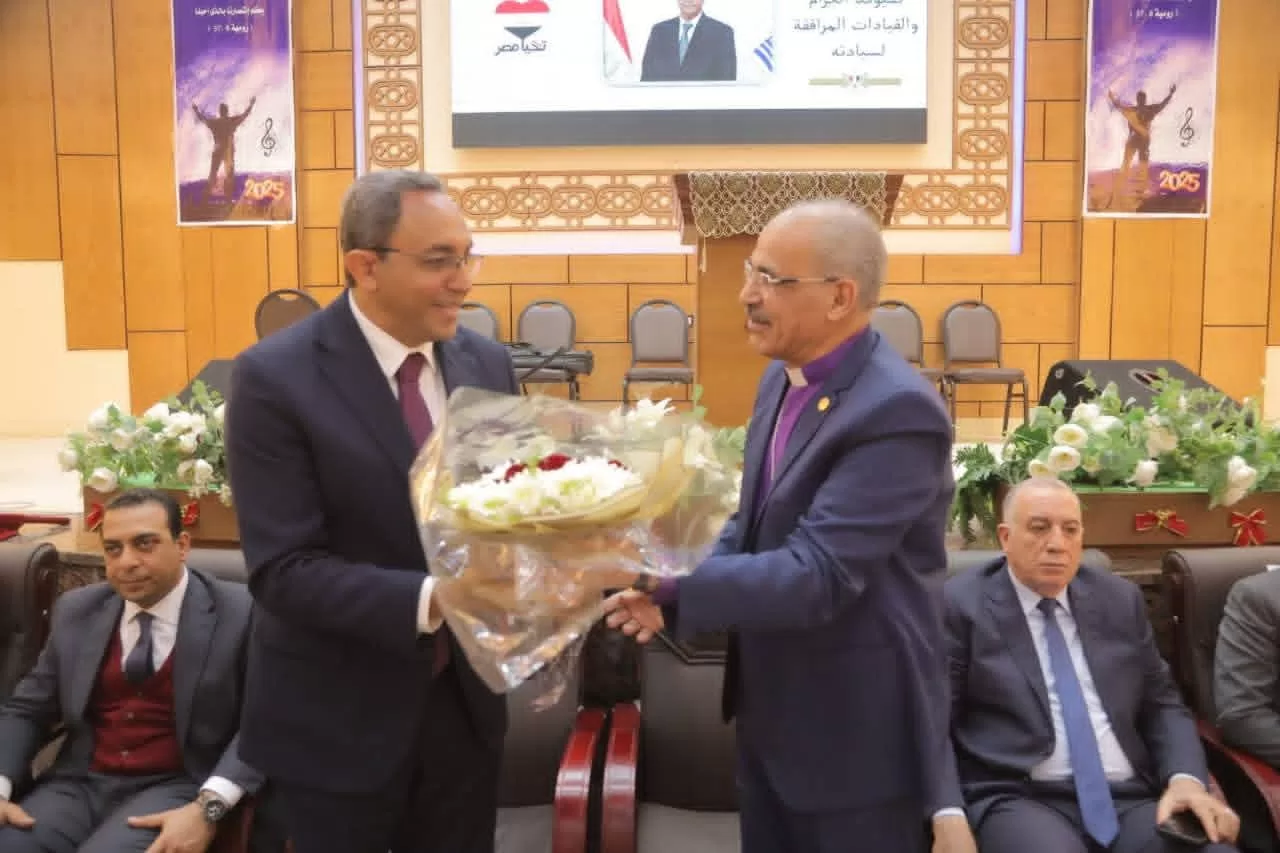 محافظ قنا يهنئ الأقباط باحتفالات عيد الميلاد بمطرانية الأرثوذكس 41 - جريدة المساء