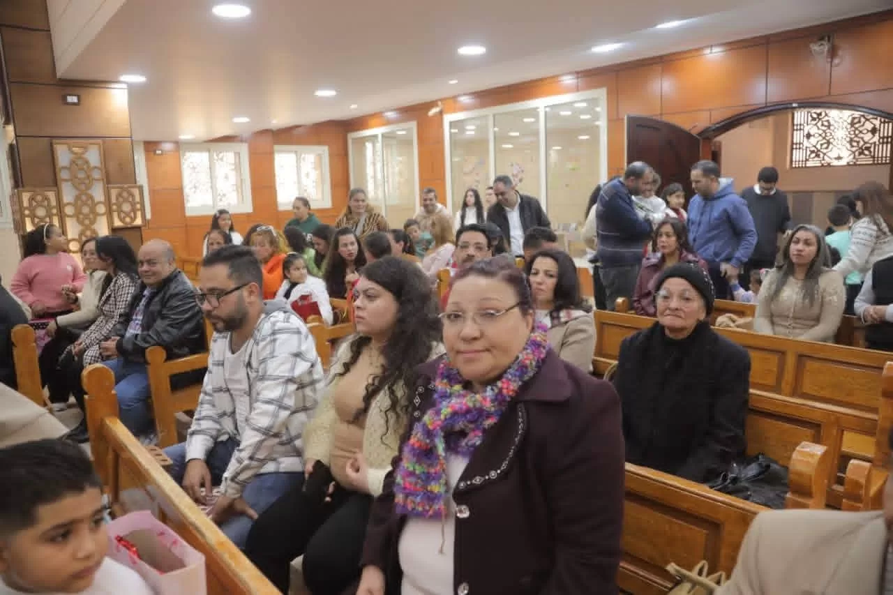 محافظ قنا يهنئ الأقباط باحتفالات عيد الميلاد بمطرانية الأرثوذكس 45 - جريدة المساء