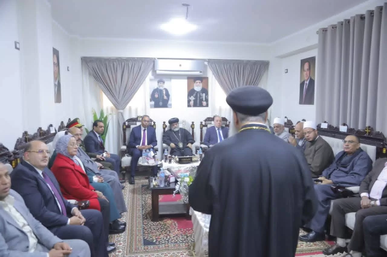 محافظ قنا يهنئ الأقباط باحتفالات عيد الميلاد بمطرانية الأرثوذكس 47 - جريدة المساء