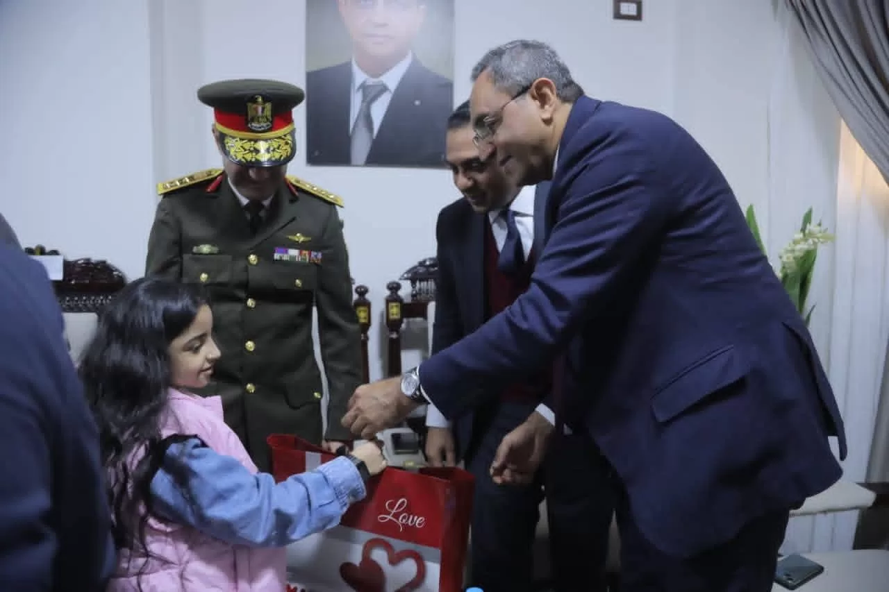 محافظ قنا يهنئ الأقباط باحتفالات عيد الميلاد بمطرانية الأرثوذكس 57 - جريدة المساء