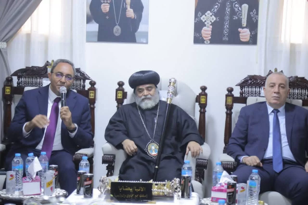 محافظ قنا يهنئ الأقباط باحتفالات عيد الميلاد بمطرانية الأرثوذكس 65 - جريدة المساء