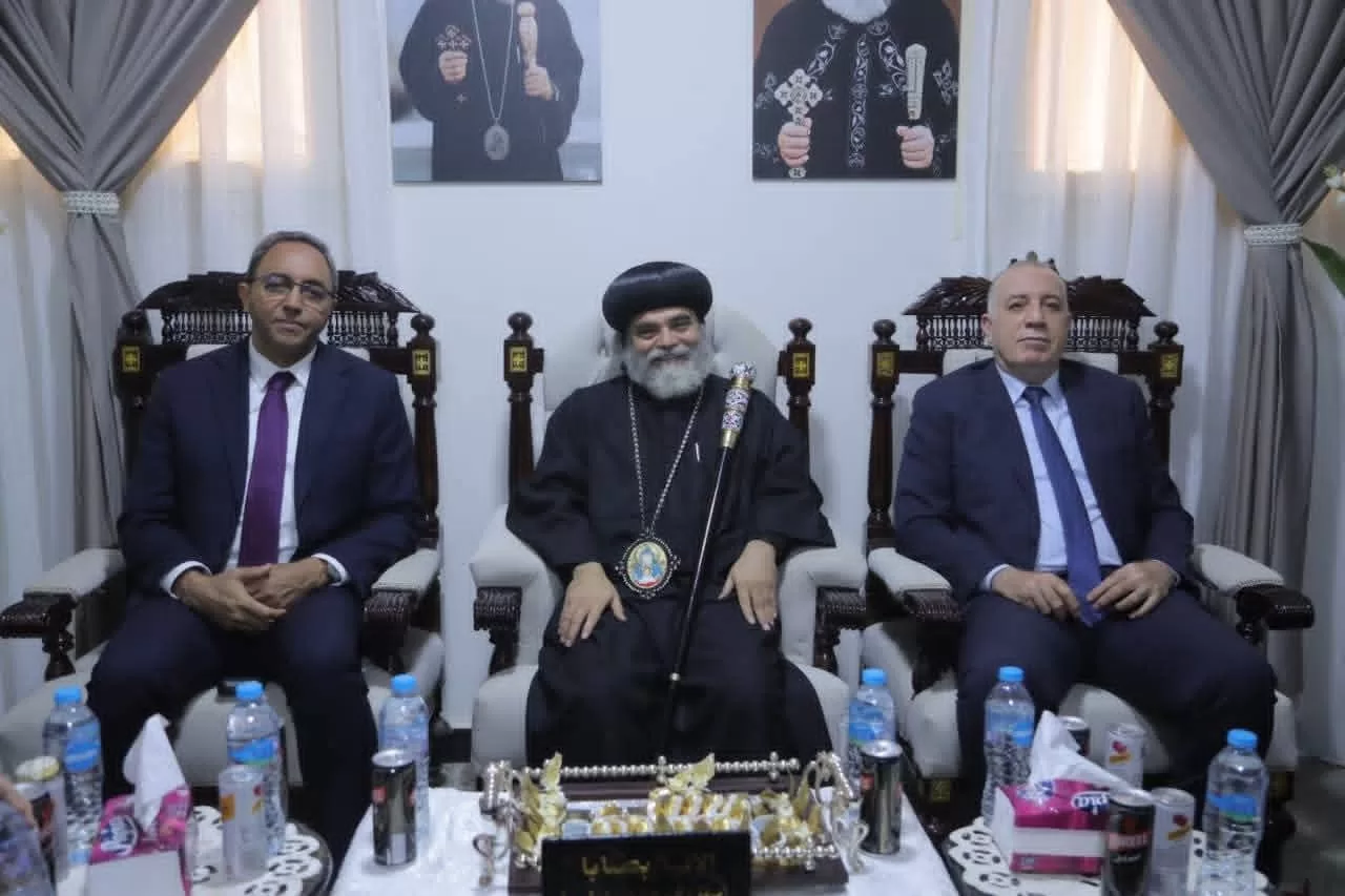 محافظ قنا يهنئ الأقباط باحتفالات عيد الميلاد بمطرانية الأرثوذكس 77 - جريدة المساء