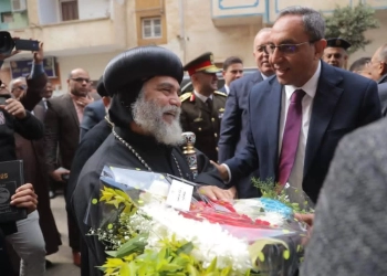 محافظ قنا يشارك الإخوة الأقباط احتفالات عيد الميلاد بمطرانية الأرثوذكس والكنيسة الإنجيلية بنجع حمادي 27 - جريدة المساء