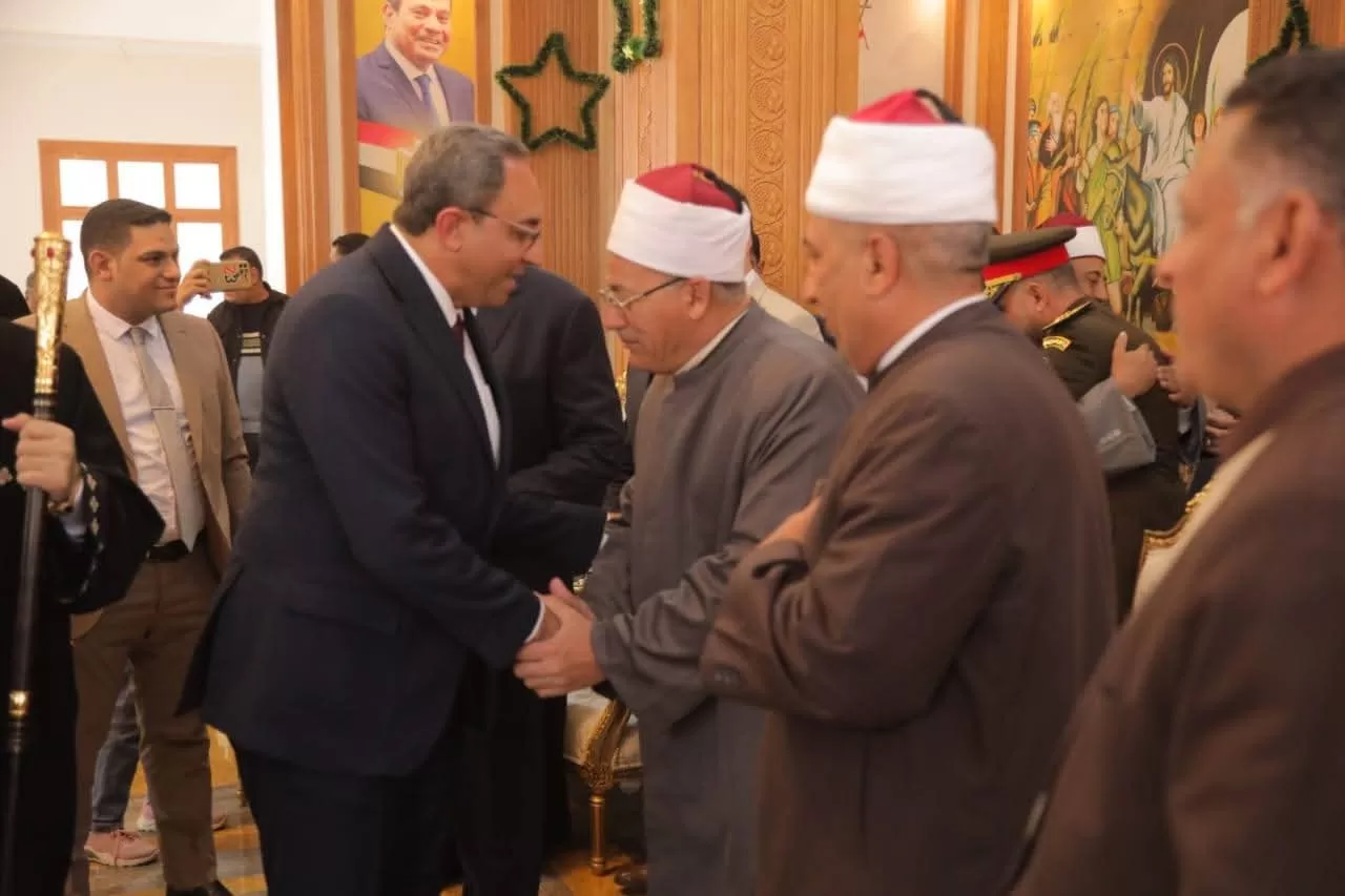 محافظ قنا يشارك أقباط قوص فرحتهم بعيد الميلاد 27 - جريدة المساء