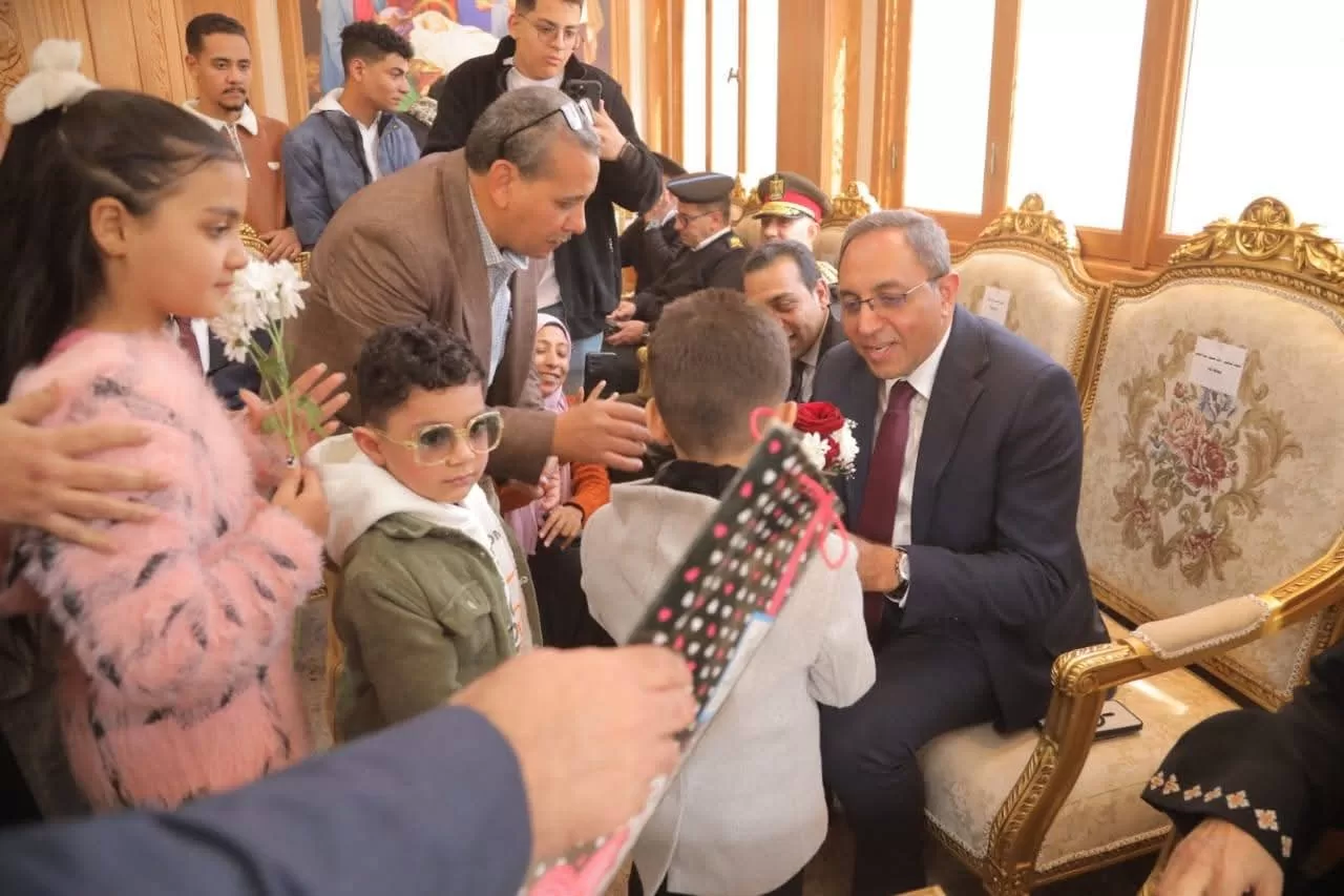 محافظ قنا يشارك أقباط قوص فرحتهم بعيد الميلاد 29 - جريدة المساء