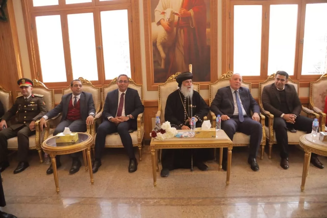 محافظ قنا يشارك أقباط قوص فرحتهم بعيد الميلاد 33 - جريدة المساء