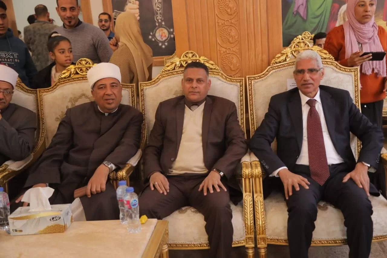 محافظ قنا يشارك أقباط قوص فرحتهم بعيد الميلاد 35 - جريدة المساء