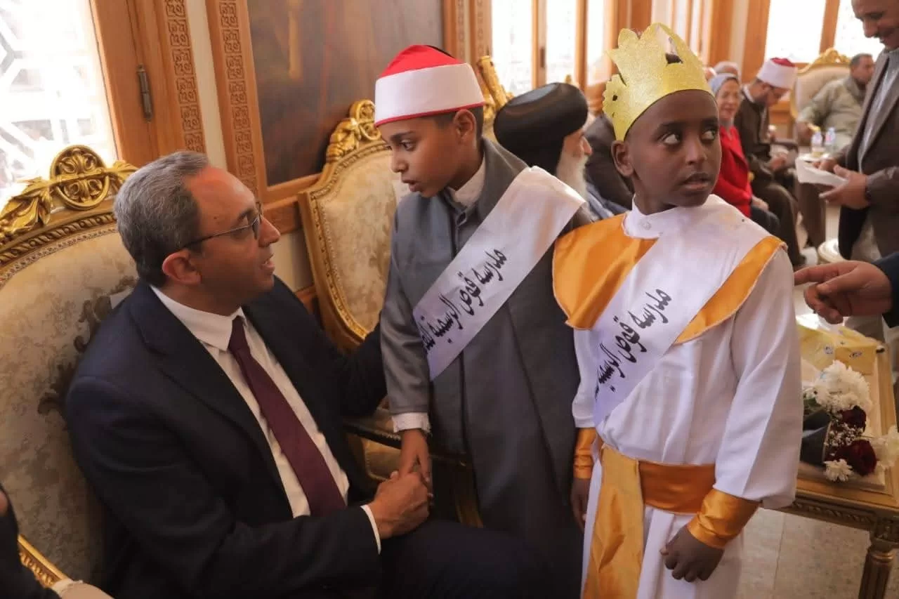 محافظ قنا يشارك أقباط قوص فرحتهم بعيد الميلاد 41 - جريدة المساء