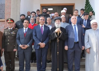 محافظ قنا يشارك أقباط قوص فرحتهم بعيد الميلاد 17 - جريدة المساء