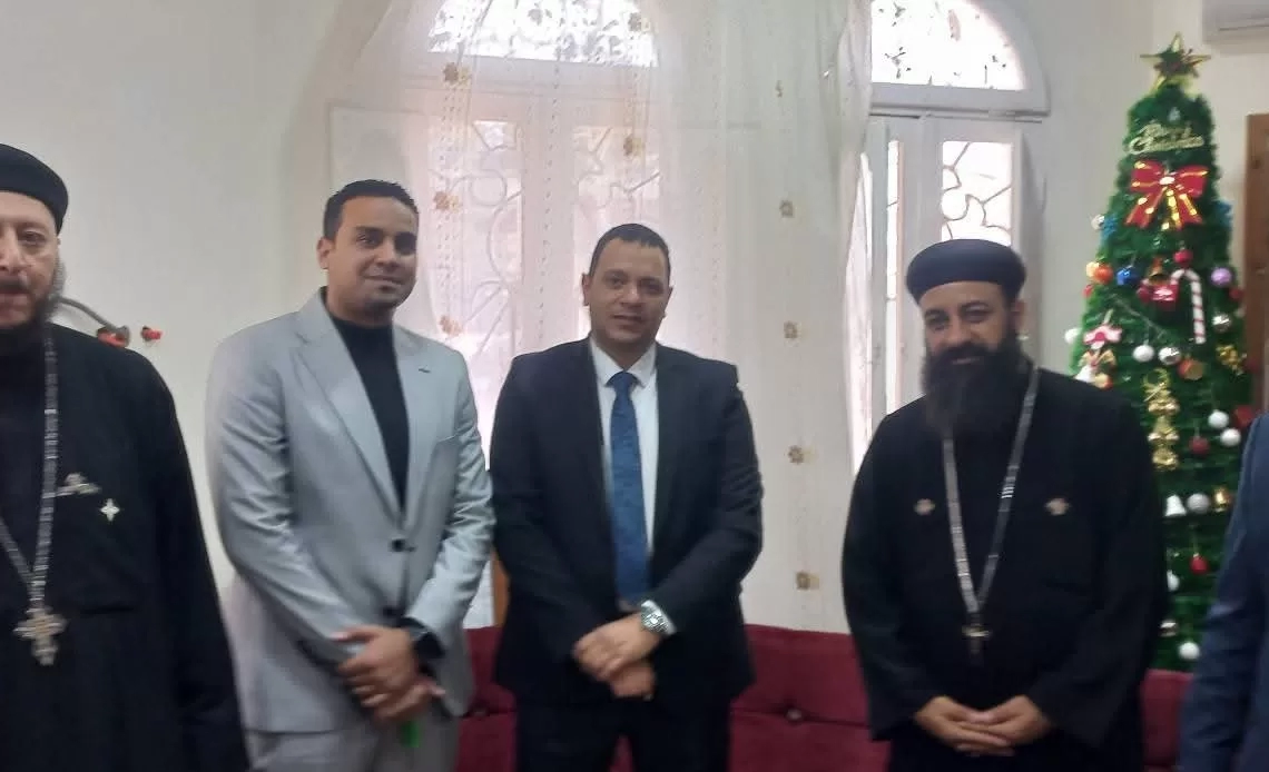 رئيس جهاز مدينة السادات يشارك الأقباط فرحتهم بعيد الميلاد المجيد 17 - جريدة المساء