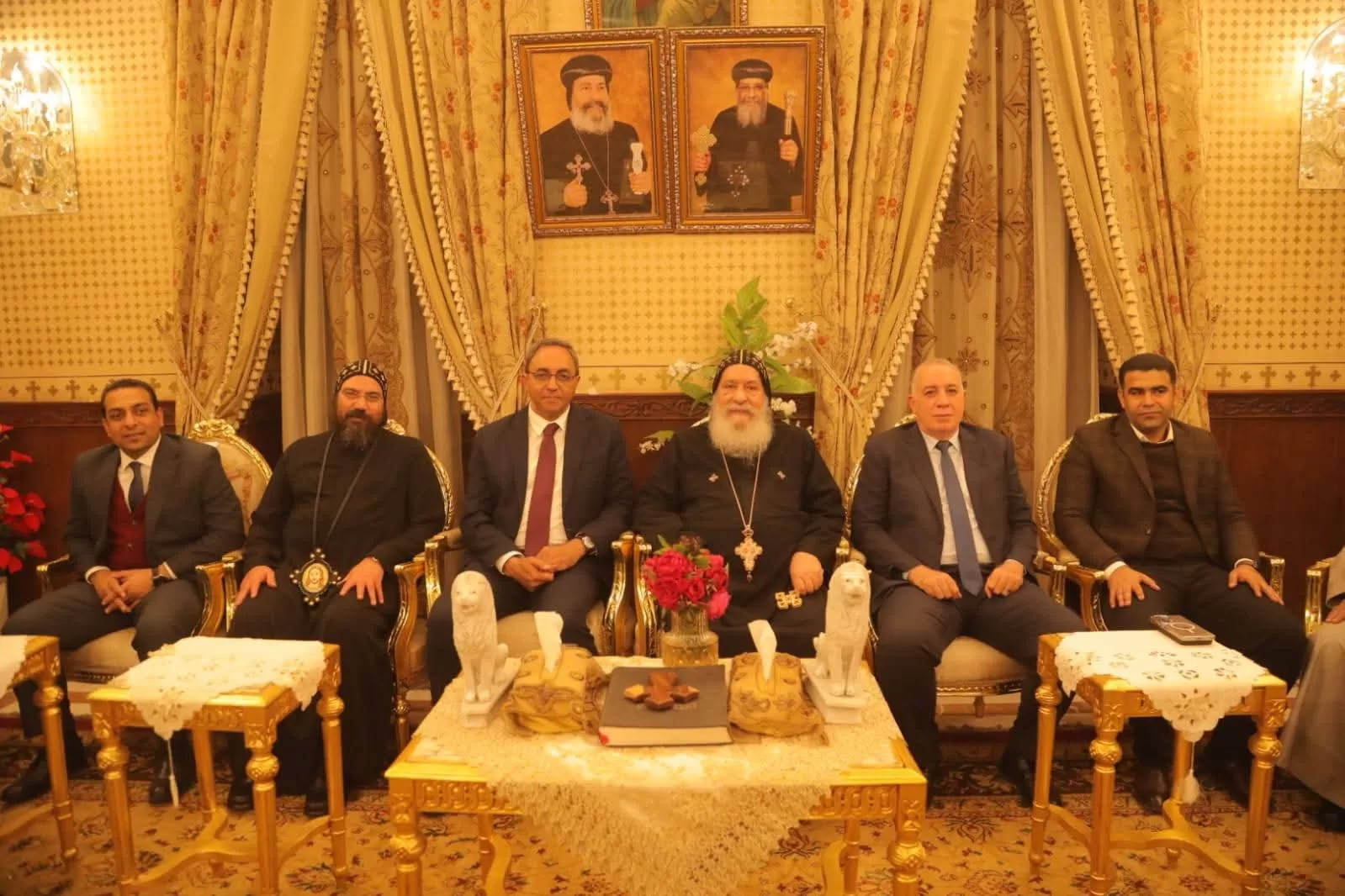 "عبدالحليم" يزور مطرانية الأقباط الأرثوذكس بقنا للتهنئة بعيد الميلاد المجيد 25 - جريدة المساء