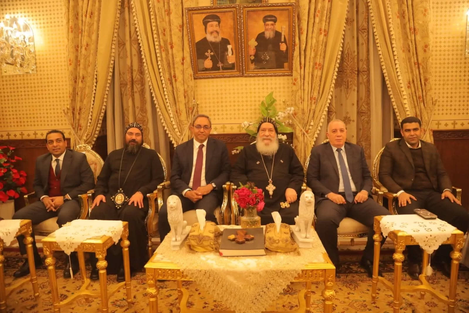 "عبدالحليم" يزور مطرانية الأقباط الأرثوذكس بقنا للتهنئة بعيد الميلاد المجيد 27 - جريدة المساء