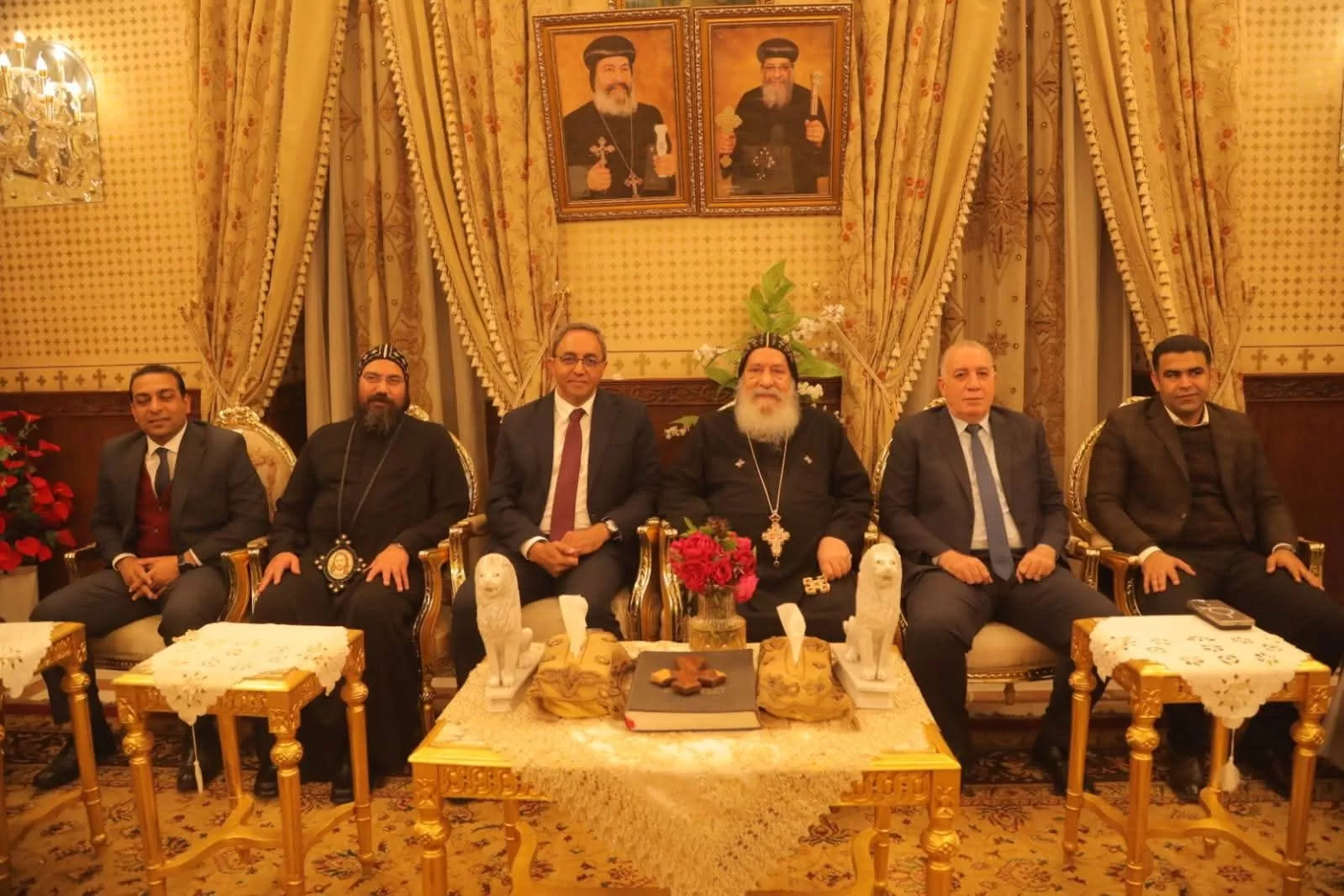 "عبدالحليم" يزور مطرانية الأقباط الأرثوذكس بقنا للتهنئة بعيد الميلاد المجيد 29 - جريدة المساء