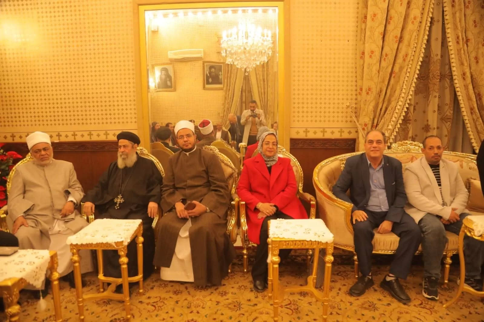 "عبدالحليم" يزور مطرانية الأقباط الأرثوذكس بقنا للتهنئة بعيد الميلاد المجيد 31 - جريدة المساء