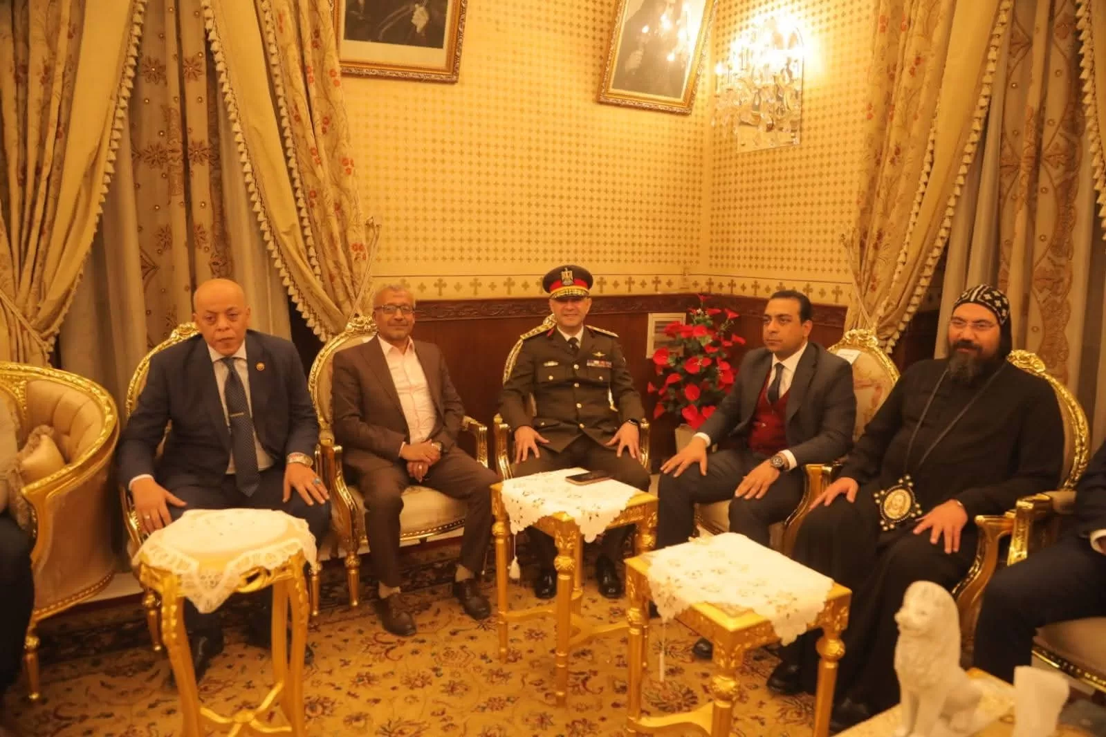 "عبدالحليم" يزور مطرانية الأقباط الأرثوذكس بقنا للتهنئة بعيد الميلاد المجيد 33 - جريدة المساء