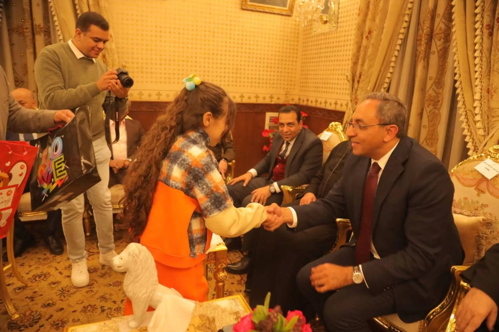 "عبدالحليم" يزور مطرانية الأقباط الأرثوذكس بقنا للتهنئة بعيد الميلاد المجيد 37 - جريدة المساء