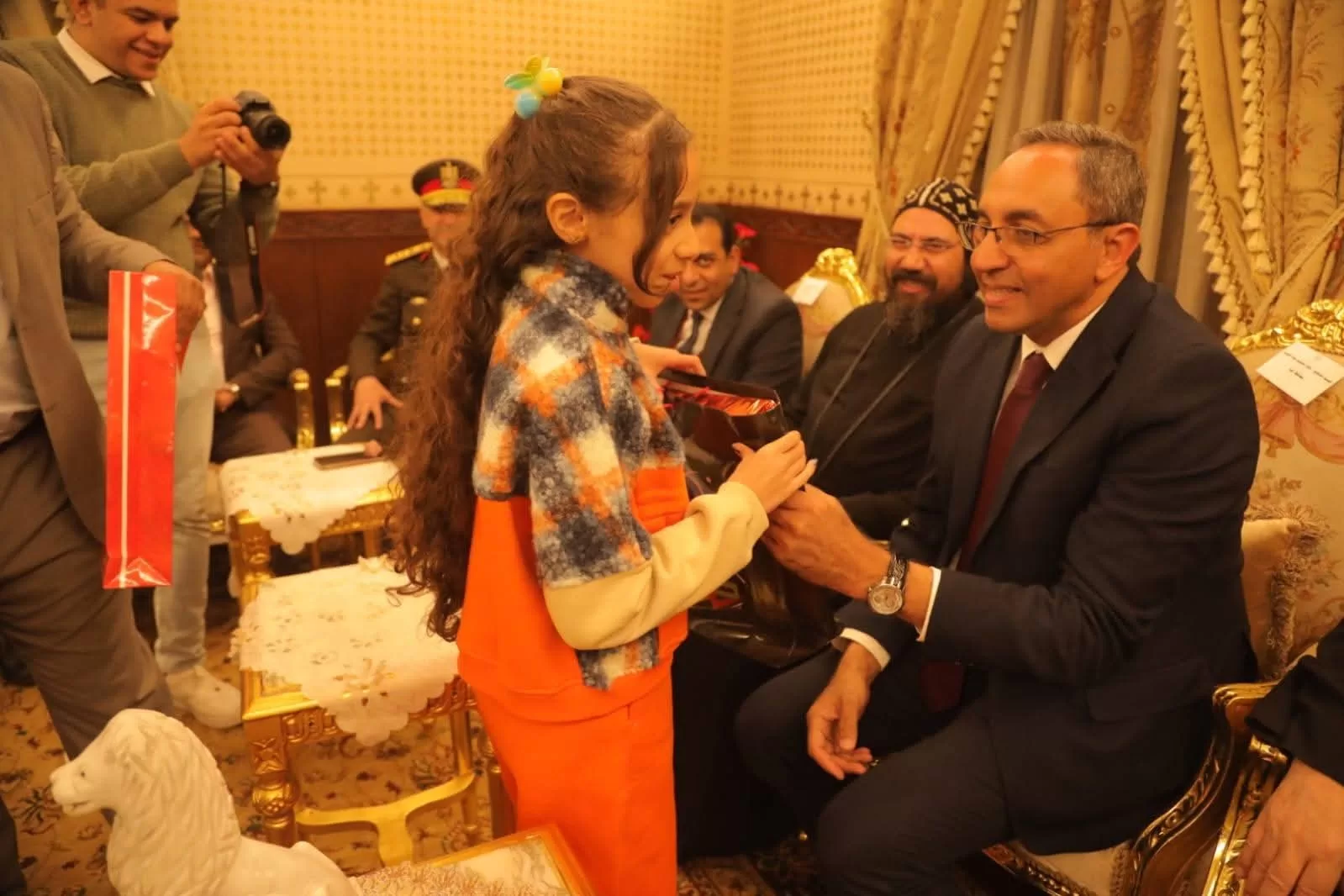 "عبدالحليم" يزور مطرانية الأقباط الأرثوذكس بقنا للتهنئة بعيد الميلاد المجيد 39 - جريدة المساء