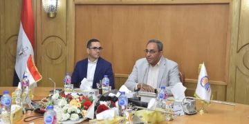 وزير الاستثمار والتجارة الخارجية يناقش مع محافظ قنا الفرص الاستثمارية بالمحافظة  1 - جريدة المساء