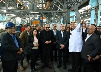 رئيس الوزراء يتفقد خط الإنتاج الجديد لـ "السلك" بشركة مصر للألومنيوم بطاقة 60 ألف طن سنويًا 33 - جريدة المساء