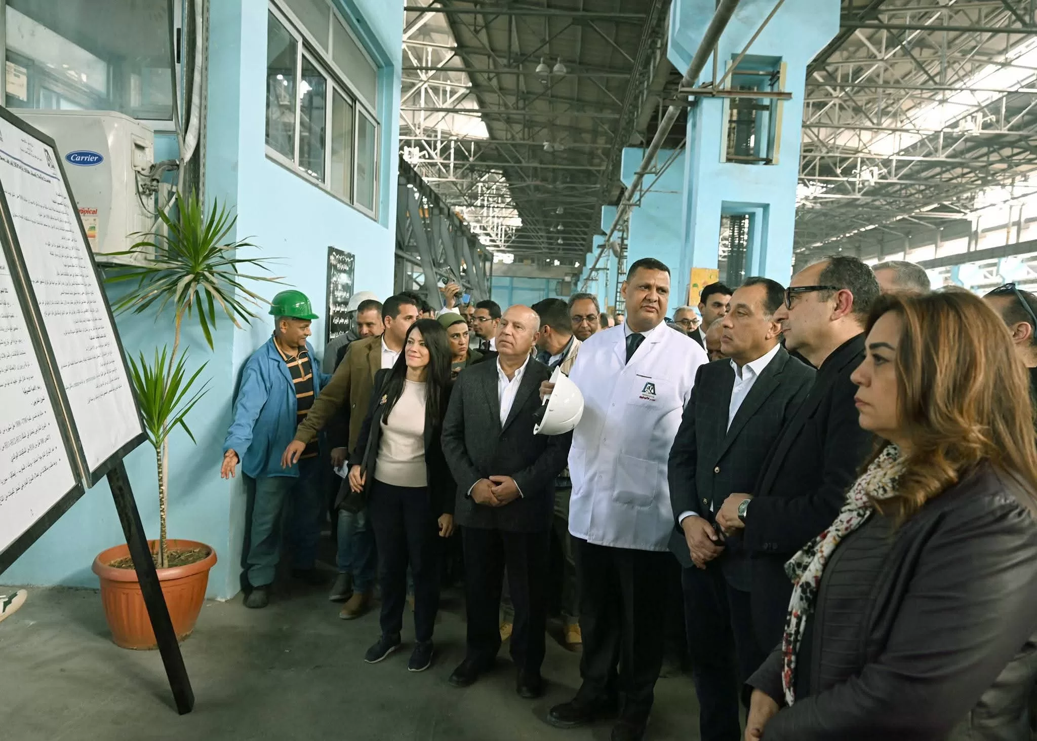 رئيس الوزراء يتفقد خط الإنتاج الجديد لـ "السلك" بشركة مصر للألومنيوم بطاقة 60 ألف طن سنويًا 24 - جريدة المساء