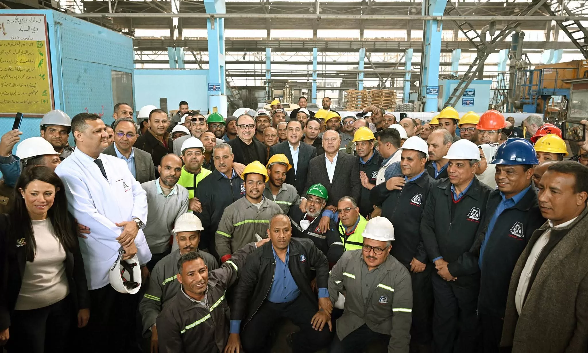 رئيس الوزراء يتفقد خط الإنتاج الجديد لـ "السلك" بشركة مصر للألومنيوم بطاقة 60 ألف طن سنويًا 26 - جريدة المساء