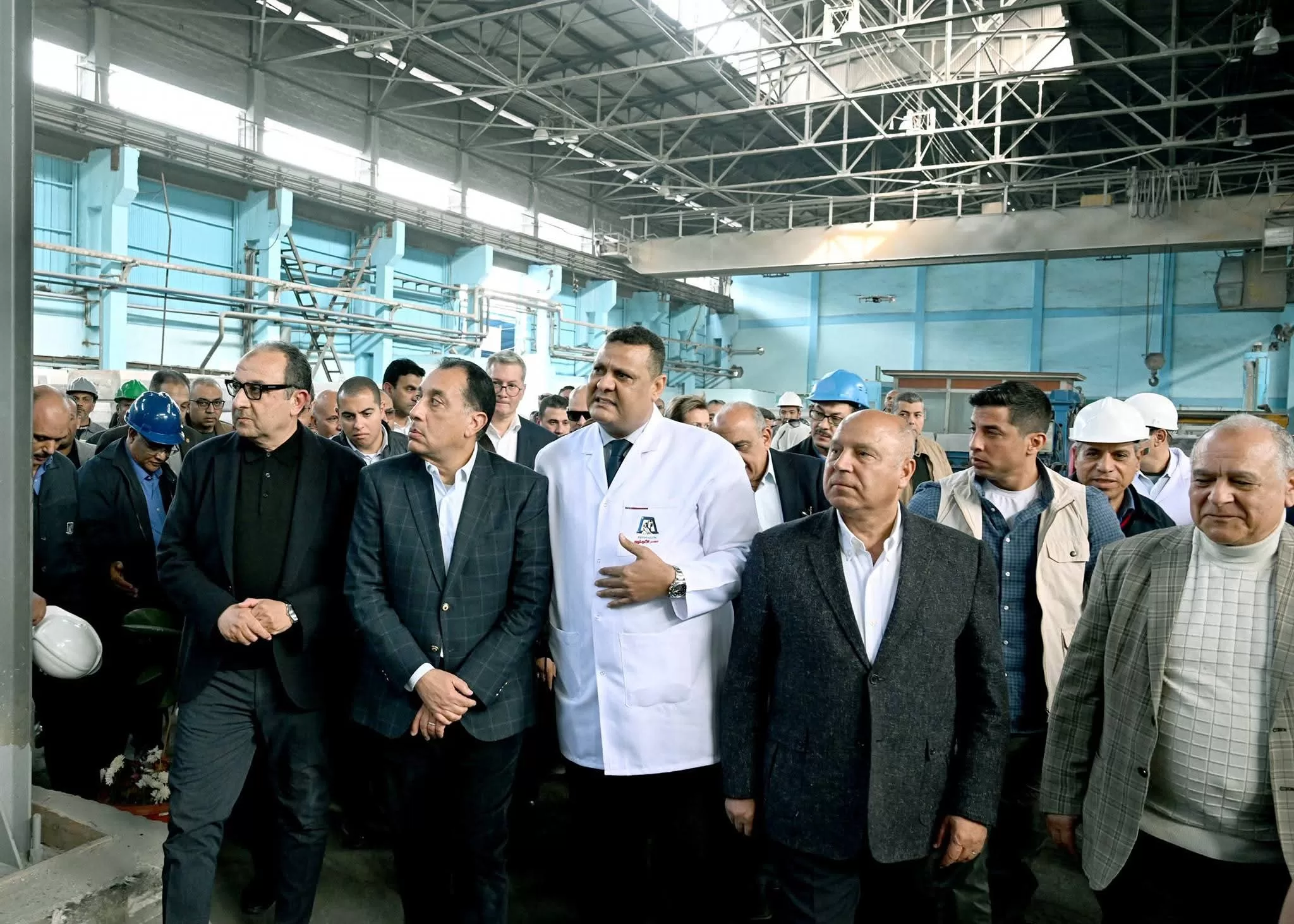 رئيس الوزراء يتفقد خط الإنتاج الجديد لـ "السلك" بشركة مصر للألومنيوم بطاقة 60 ألف طن سنويًا 34 - جريدة المساء
