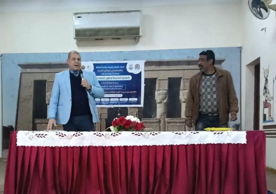 وكيل تعليم قنا يبحث الاستعدادات النهائية لامتحانات الشهادة الإعدادية 20 - جريدة المساء وكيل تعليم قنا يبحث الاستعدادات النهائية لامتحانات الشهادة الإعدادية 19 - جريدة المساء