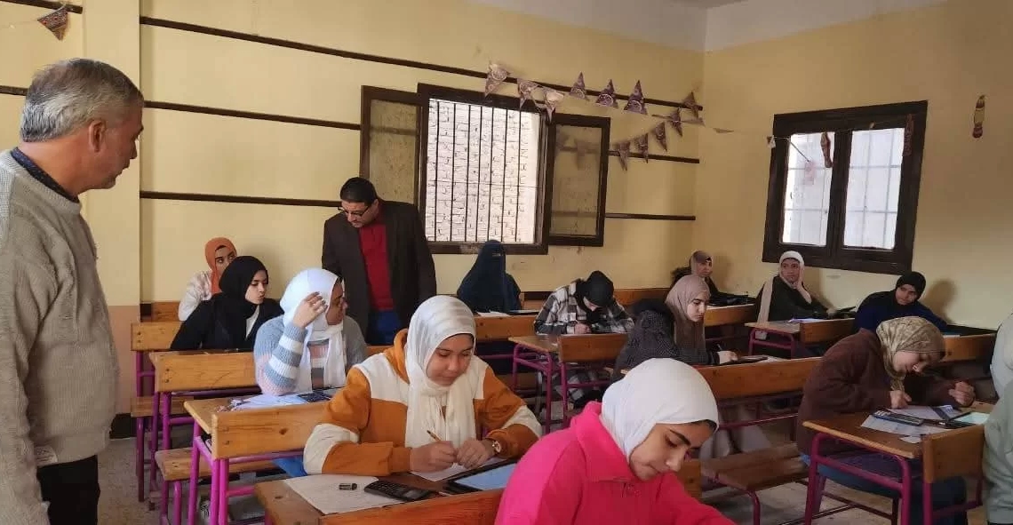 ضبط طالبة و بحوزتها "محمول" أثناء محاولتها الغش فى امتحان الدين.. بإعدادية بالمنوفية 17 - جريدة المساء